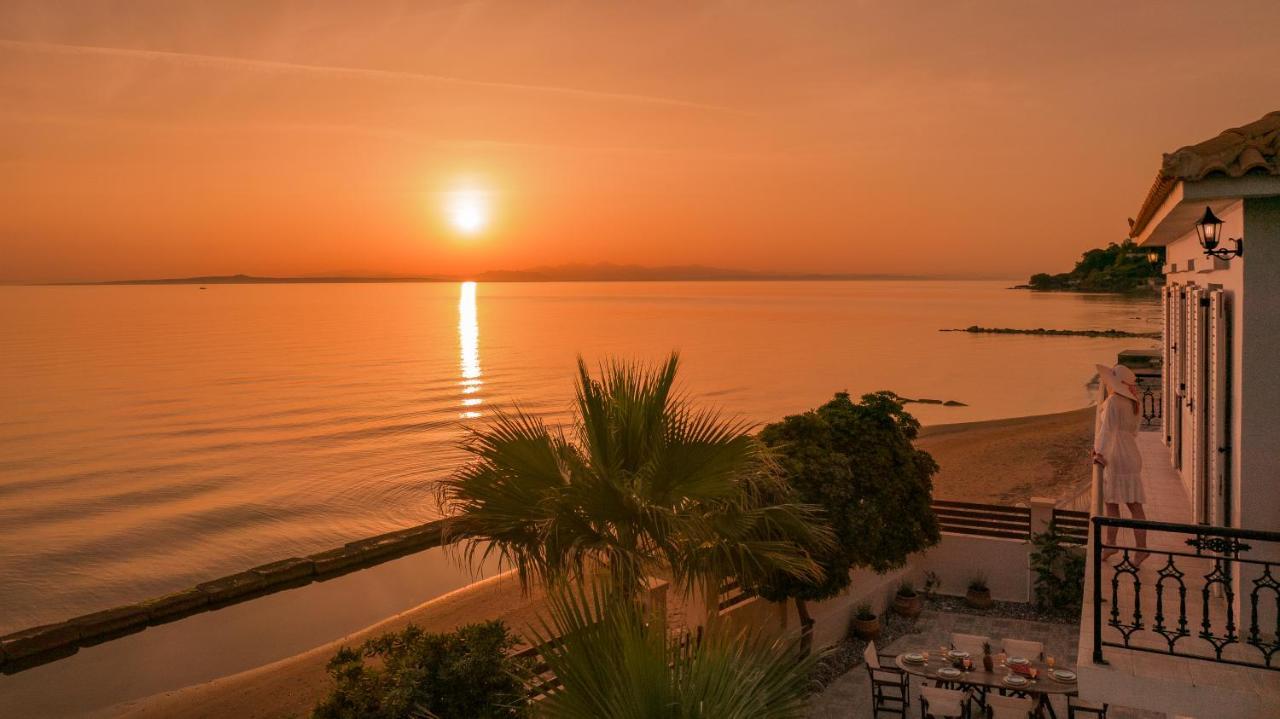 Villa Elizabeth - Seafront Classic Villa! Аргаси Экстерьер фото