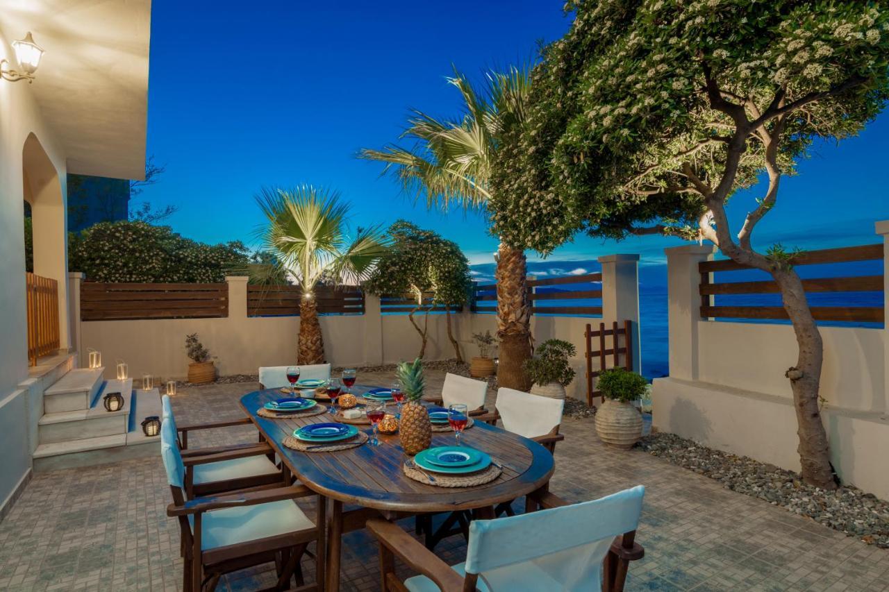 Villa Elizabeth - Seafront Classic Villa! Аргаси Экстерьер фото