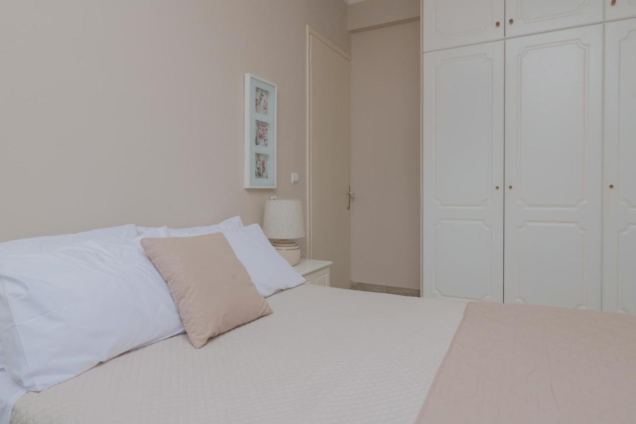 Villa Elizabeth - Seafront Classic Villa! Аргаси Экстерьер фото