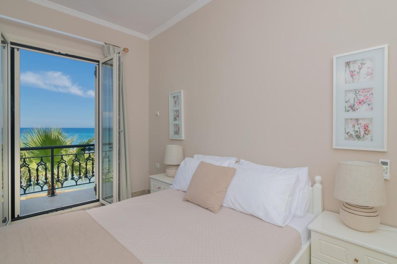 Villa Elizabeth - Seafront Classic Villa! Аргаси Экстерьер фото