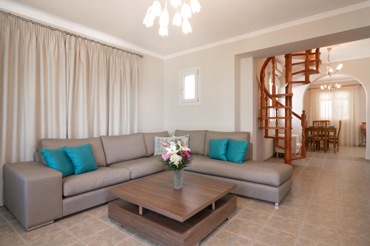 Villa Elizabeth - Seafront Classic Villa! Аргаси Экстерьер фото