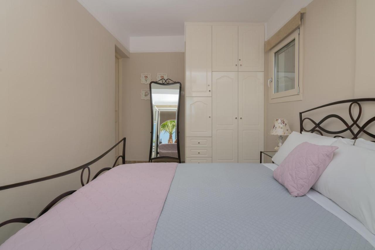 Villa Elizabeth - Seafront Classic Villa! Аргаси Экстерьер фото