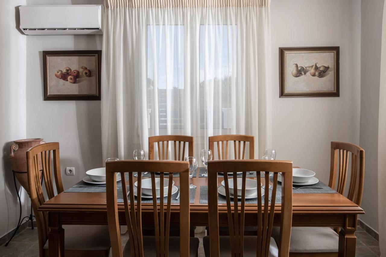 Villa Elizabeth - Seafront Classic Villa! Аргаси Экстерьер фото