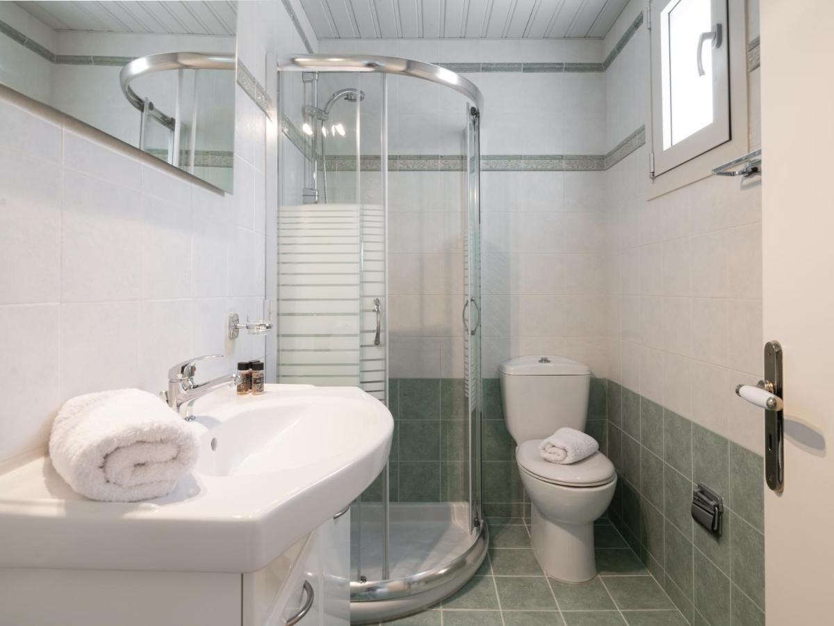 Villa Elizabeth - Seafront Classic Villa! Аргаси Экстерьер фото