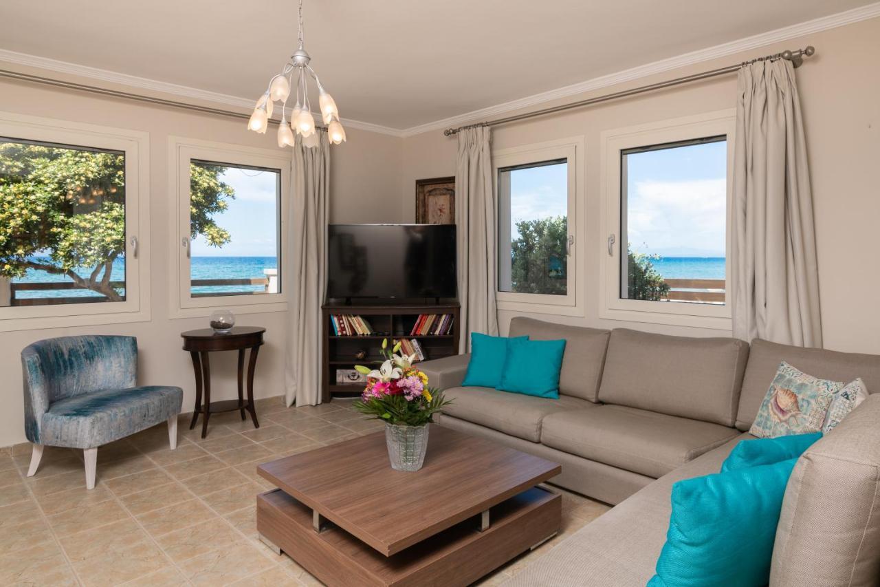 Villa Elizabeth - Seafront Classic Villa! Аргаси Экстерьер фото