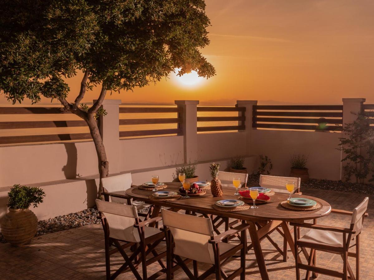 Villa Elizabeth - Seafront Classic Villa! Аргаси Экстерьер фото