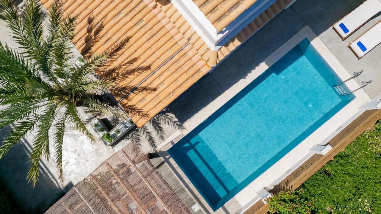 Villa Elizabeth - Seafront Classic Villa! Аргаси Экстерьер фото
