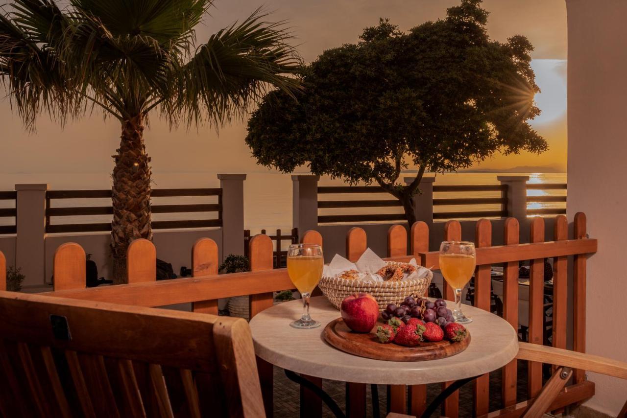 Villa Elizabeth - Seafront Classic Villa! Аргаси Экстерьер фото